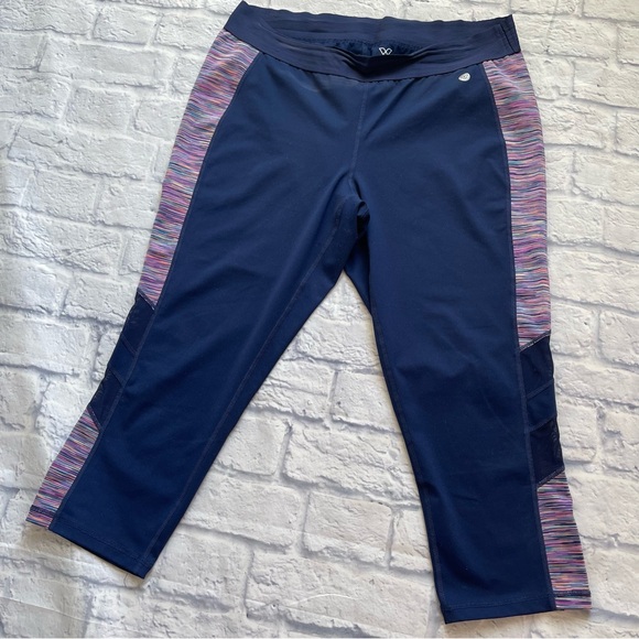 Livi Active Women's Tank & Legging Set - Picture 4 of 5